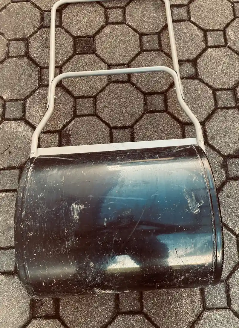Rasenwalze mit Bügelgriff von oben